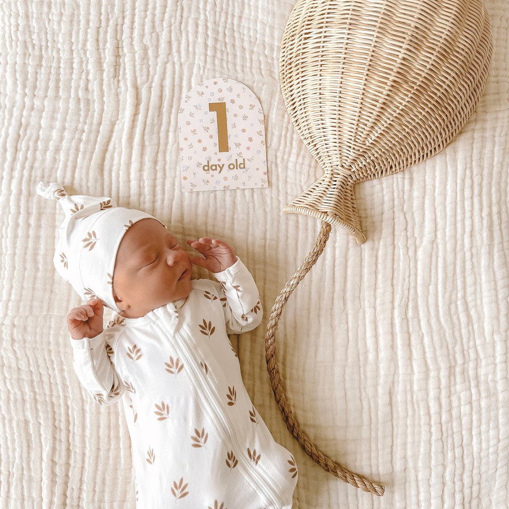 FOX & FALLOW Baby Milestone Cards Broderie