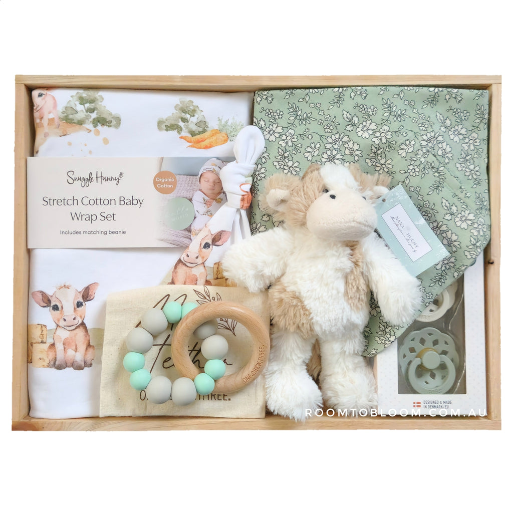 ROOM TO BLOOM Baby gift set with plush toy, teething ring, baby wrap and more in a wooden box.