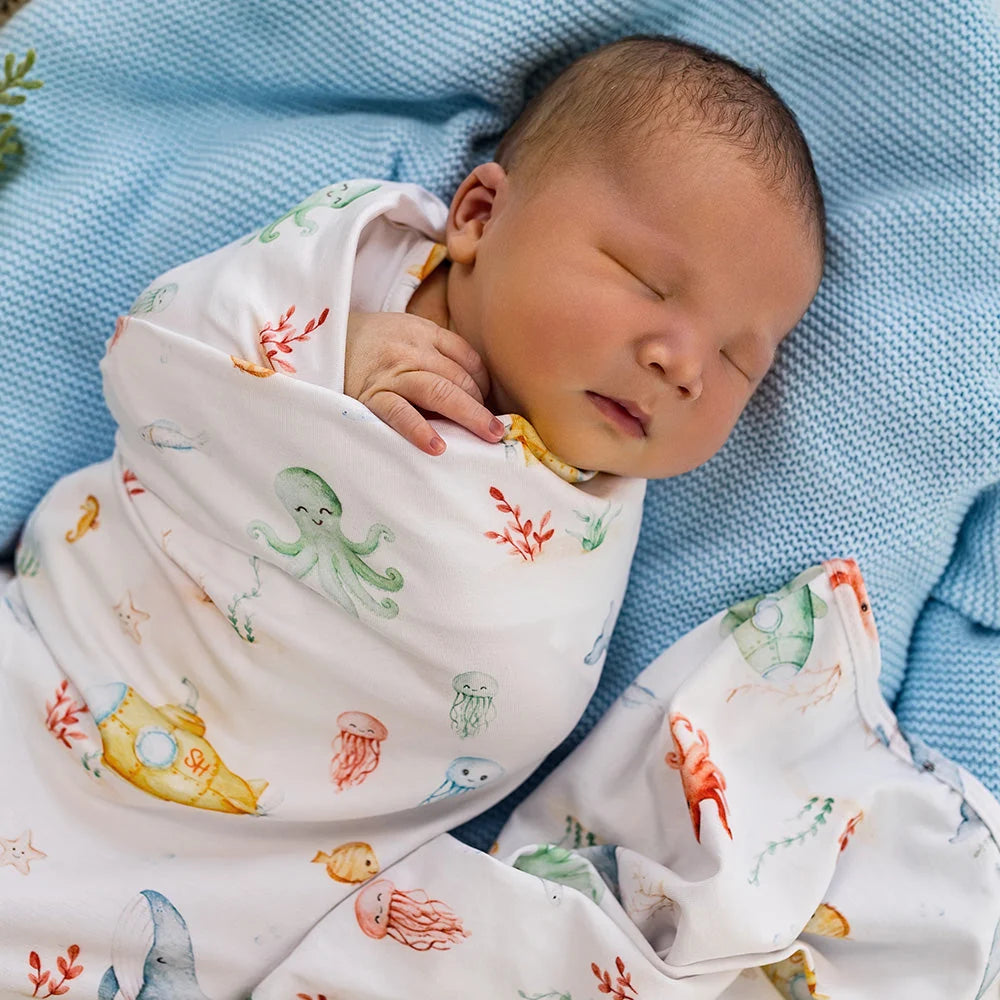 SNUGGLE HUNNY Organic Jersey Wrap & Beanie set | Little Subs