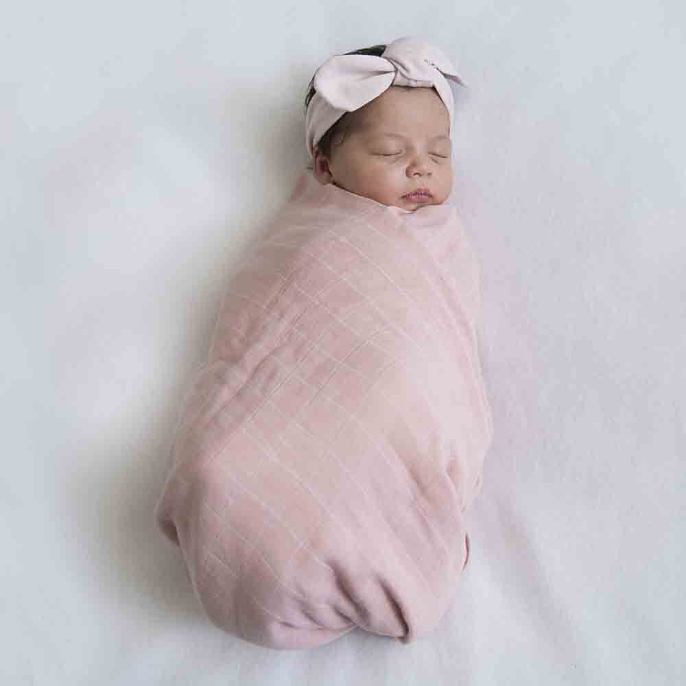 SNUGGLE HUNNY Organic Muslin Swaddle -  Musk Pink