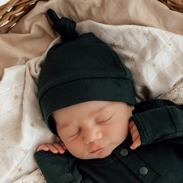 ROOM TO BLOOM Ribbed Knotted Beanie - Emerald