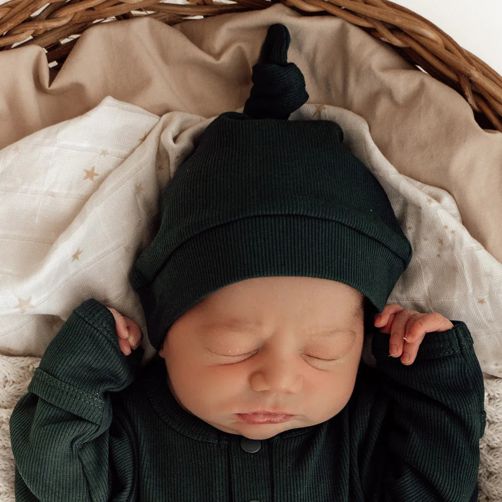 ROOM TO BLOOM Ribbed Knotted Beanie - Emerald