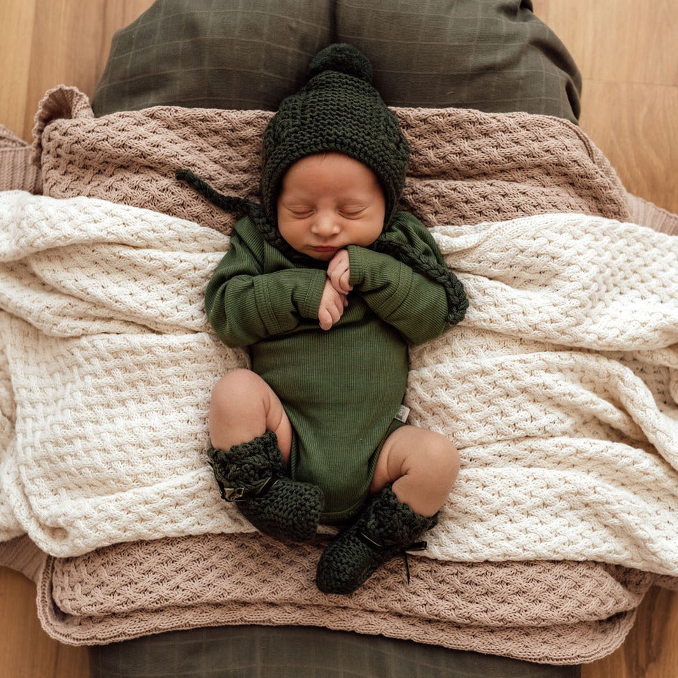 SNUGGLE HUNNY KIDS Merino Wool Bonnet & Booties - Olive